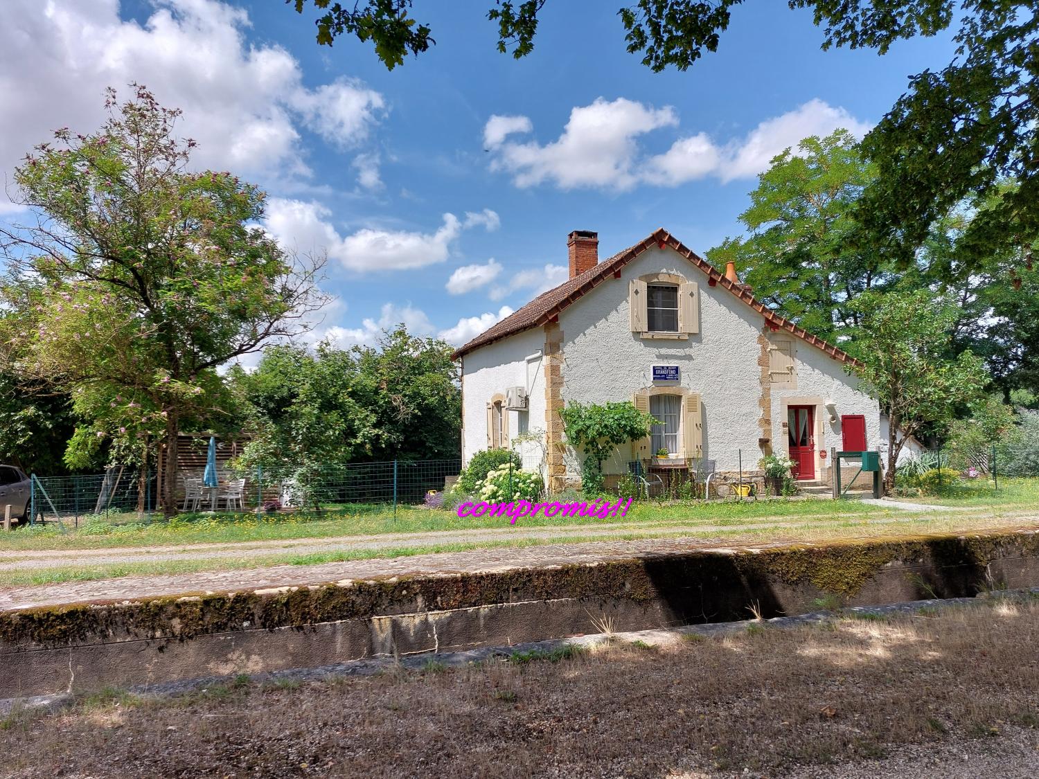 maison à vendre Épineuil-le-Fleuriel, Cher ( Centre-Val de Loire) photo 1