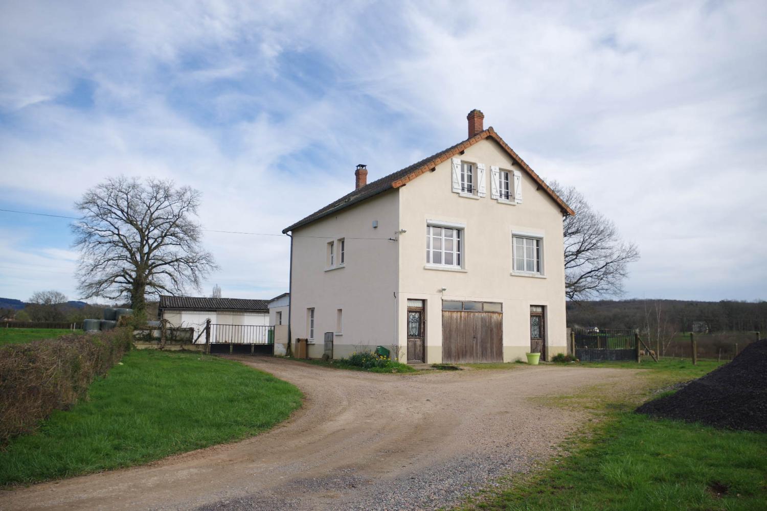  à vendre maison Saint-Honoré-Les-Bains Nièvre 2