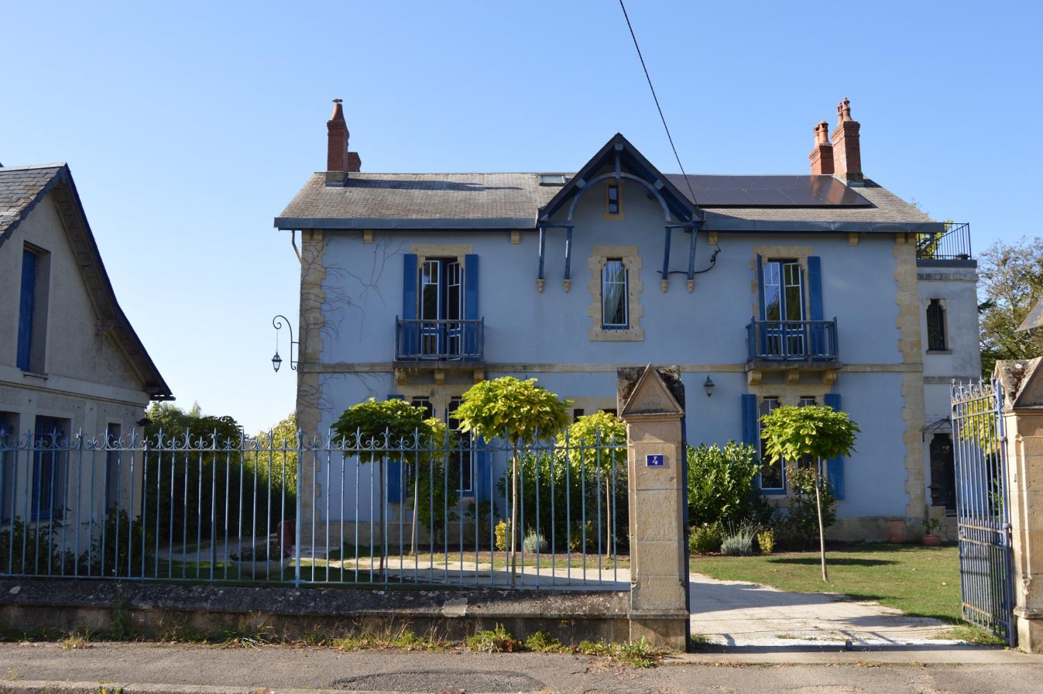  à vendre maison bourgeoise Saint-Honoré-Les-Bains Nièvre 1