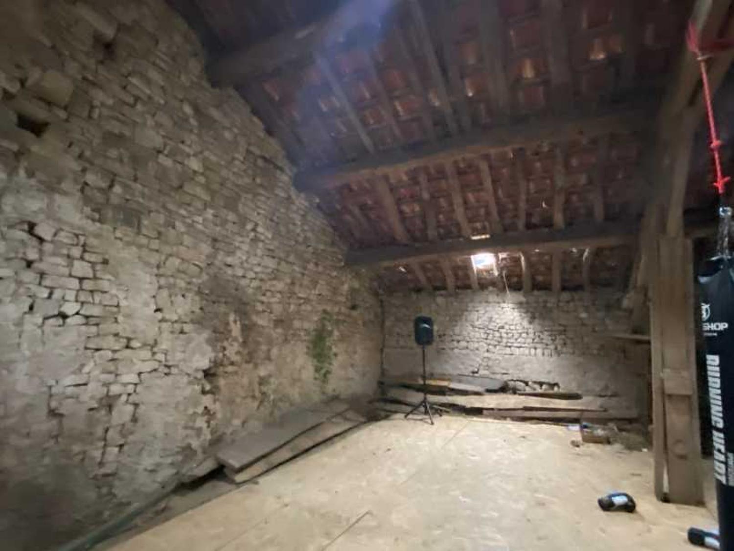  à vendre ferme de village Melay Haute-Marne 23