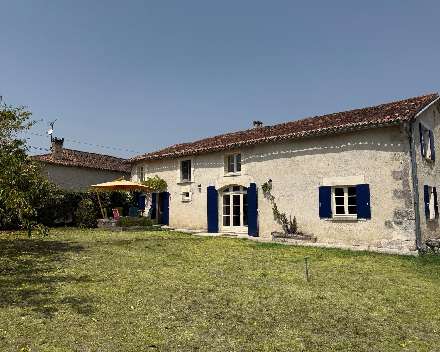  à vendre maison indépendant Cherval Dordogne 1