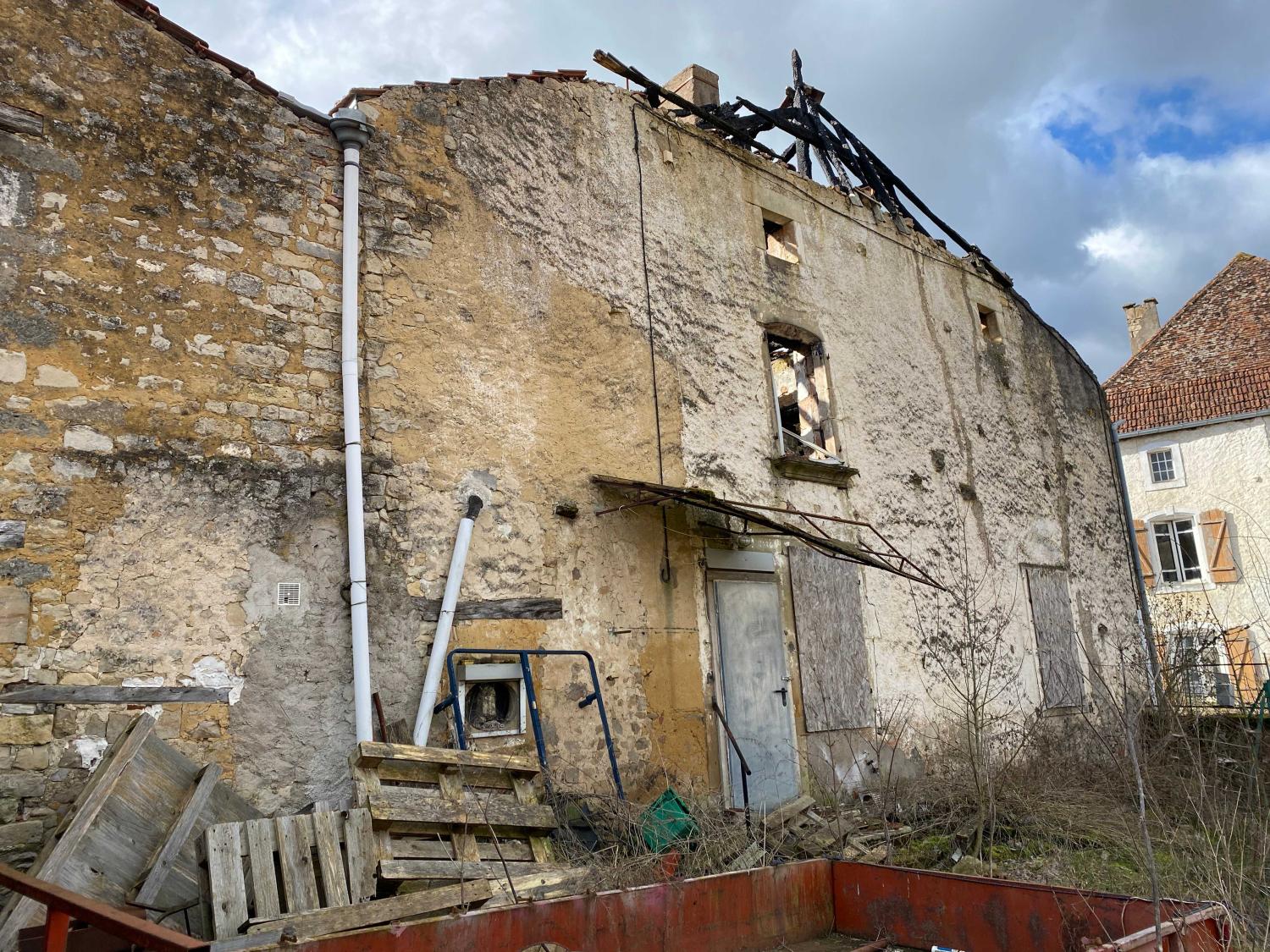 à vendre maison de village Bourbonne-les-Bains Haute-Marne 15
