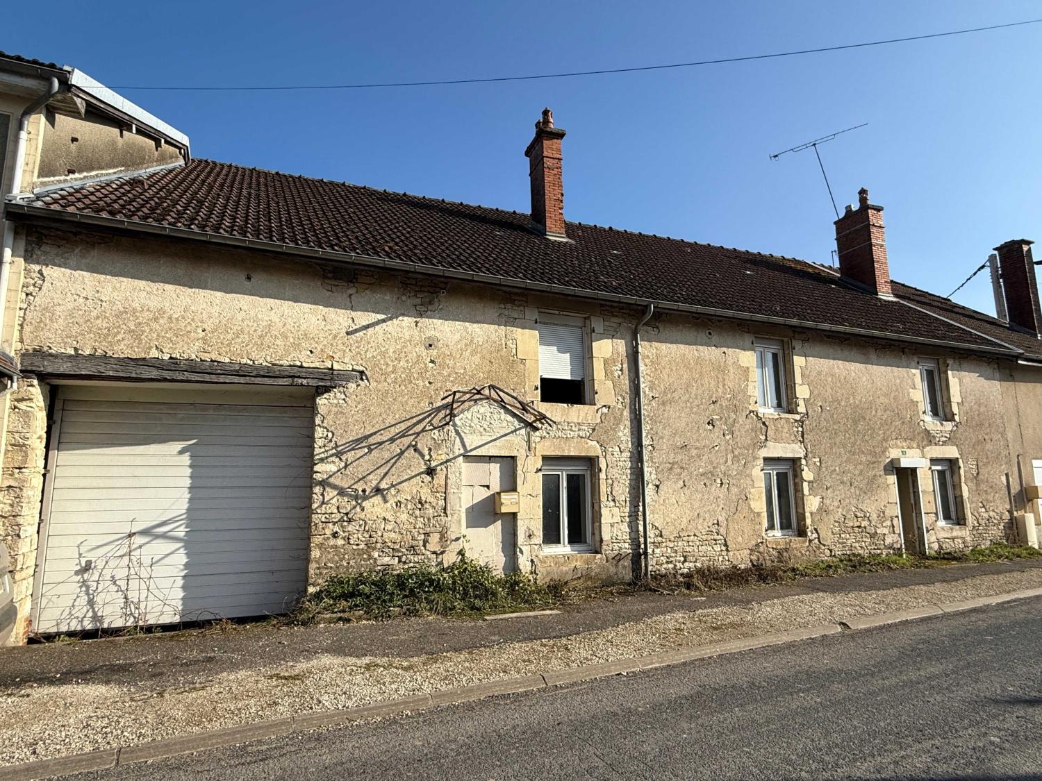  à vendre ferme de village Châteauvillain Haute-Marne 33