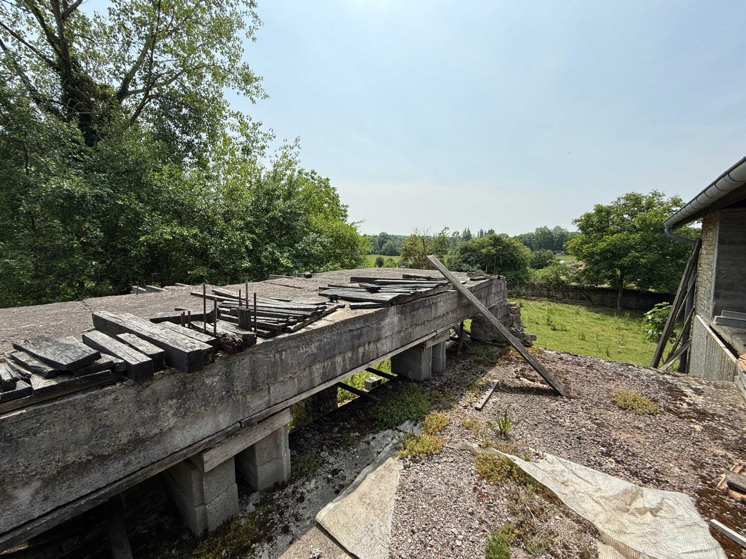  à vendre ferme de village Confracourt Haute-Saône 24
