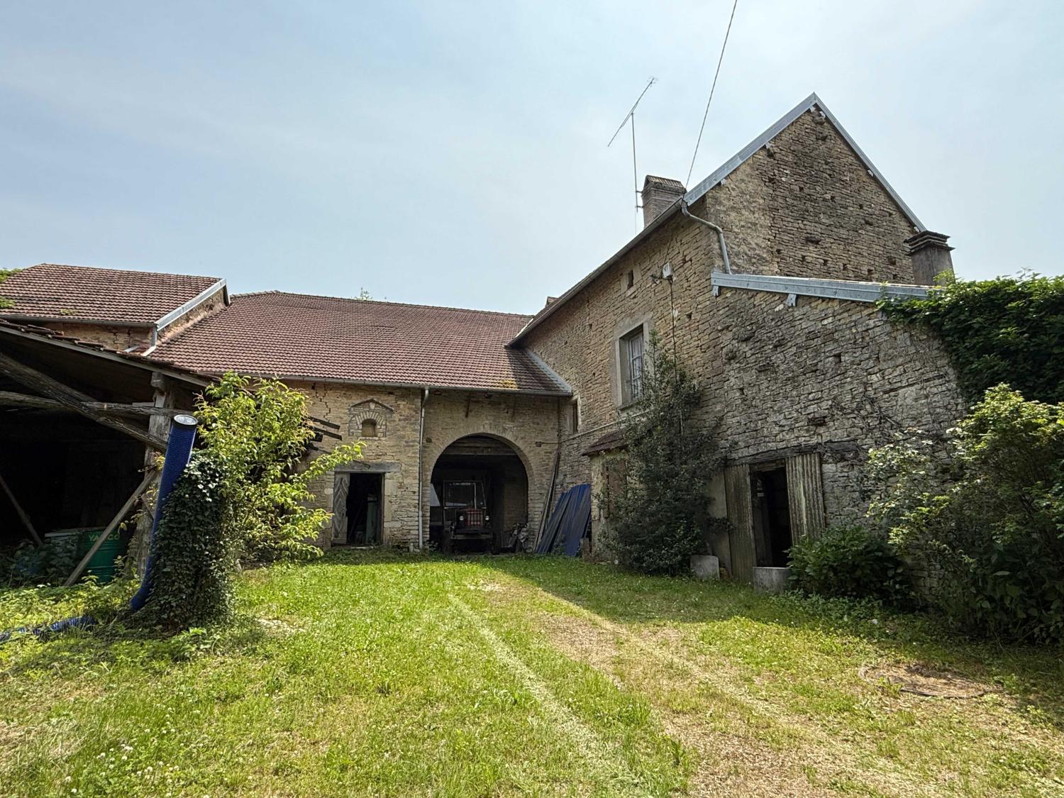  à vendre ferme de village Confracourt Haute-Saône 44