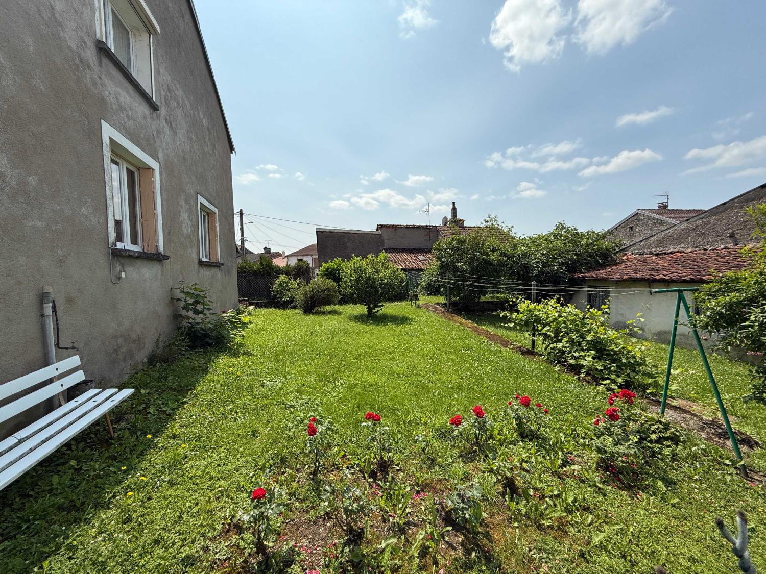  à vendre ferme de village Voisey Haute-Marne 32