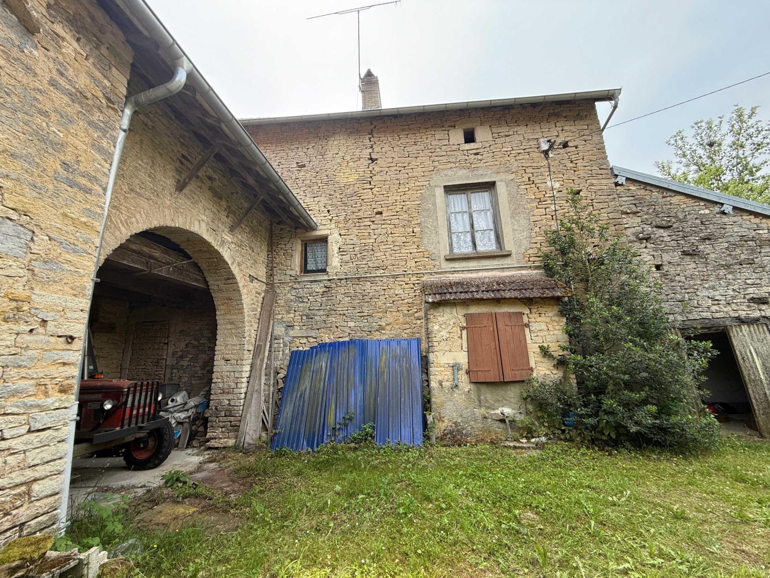  à vendre ferme de village Confracourt Haute-Saône 3