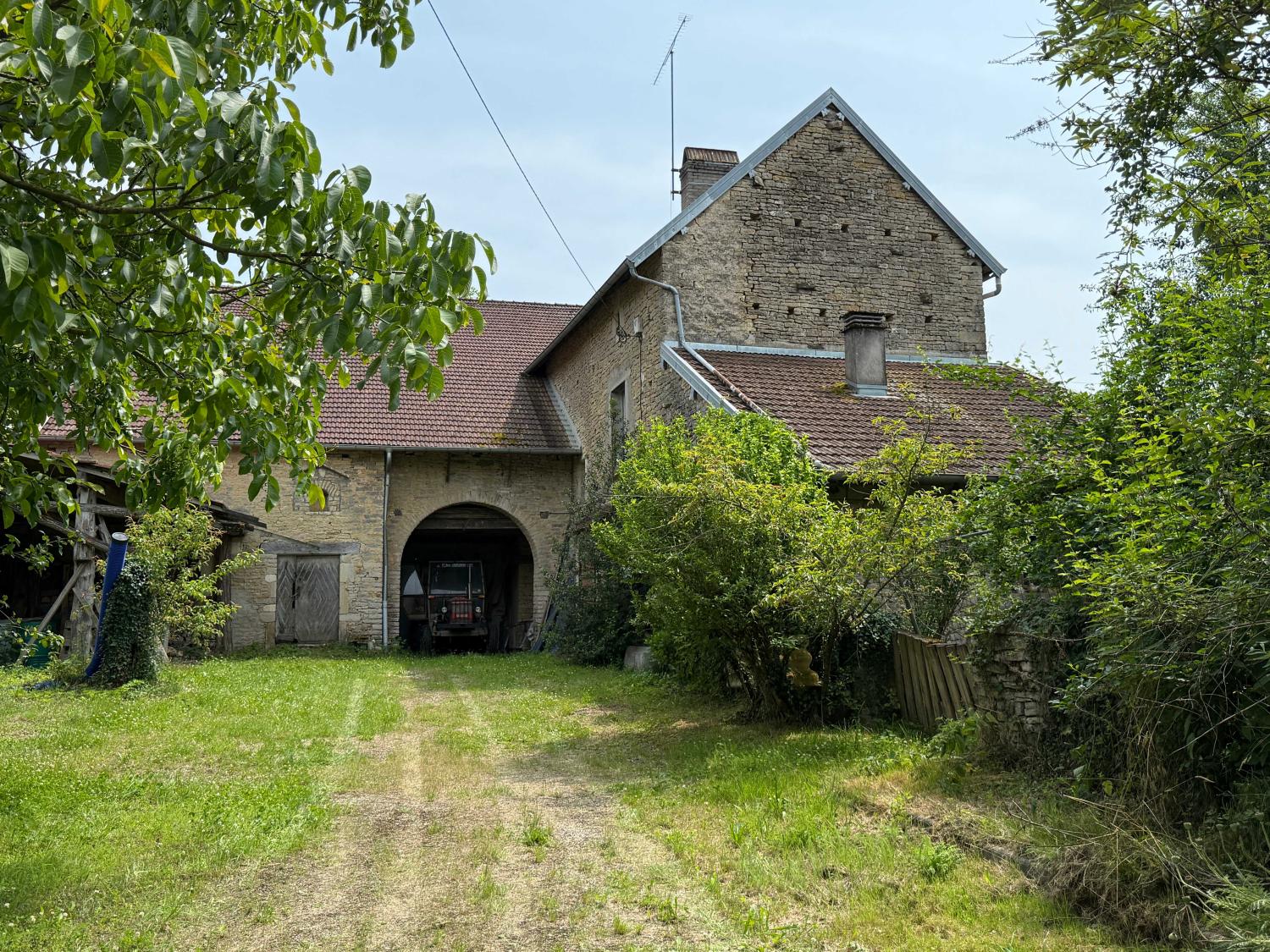  à vendre ferme de village Confracourt Haute-Saône 2
