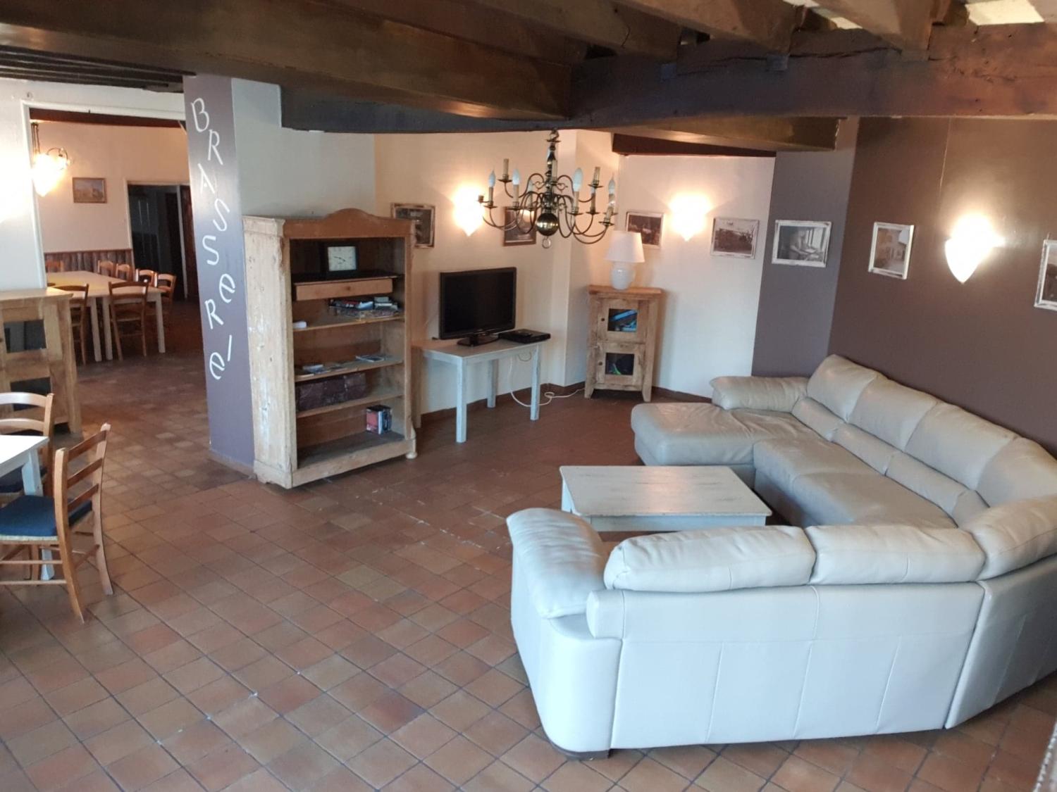 à vendre gîtes/ chambres d'hôtes Le Mayet-de-Montagne Allier 9