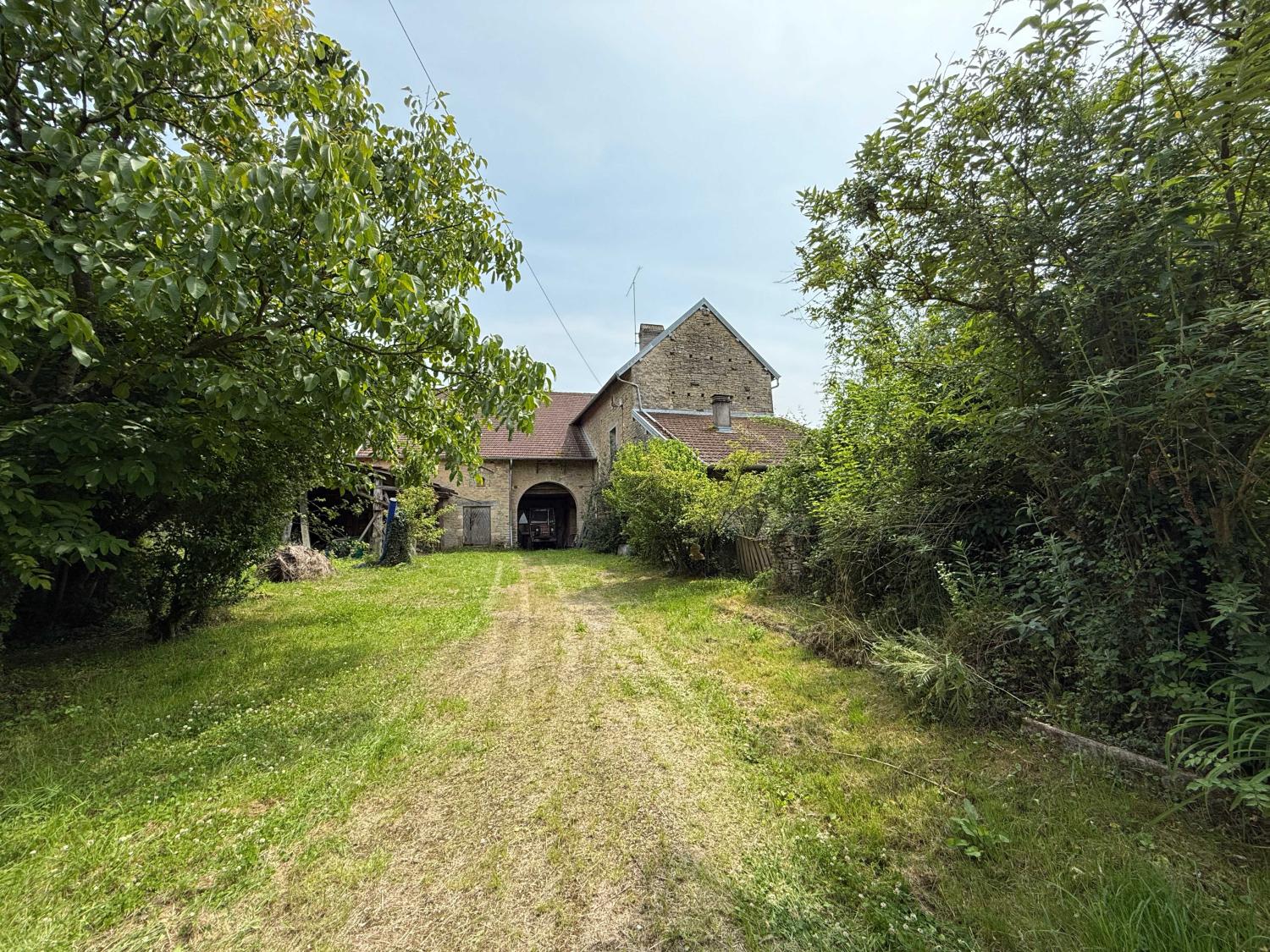  à vendre ferme de village Confracourt Haute-Saône 4