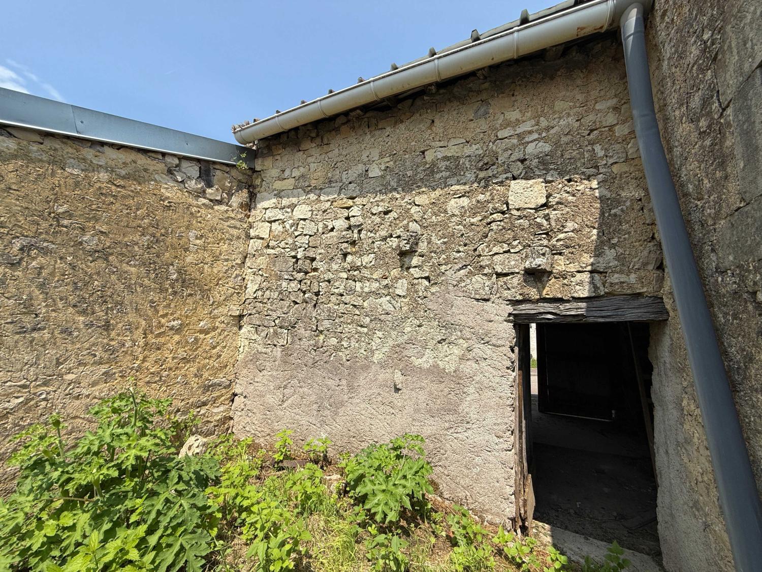  à vendre ferme de village Voisey Haute-Marne 37