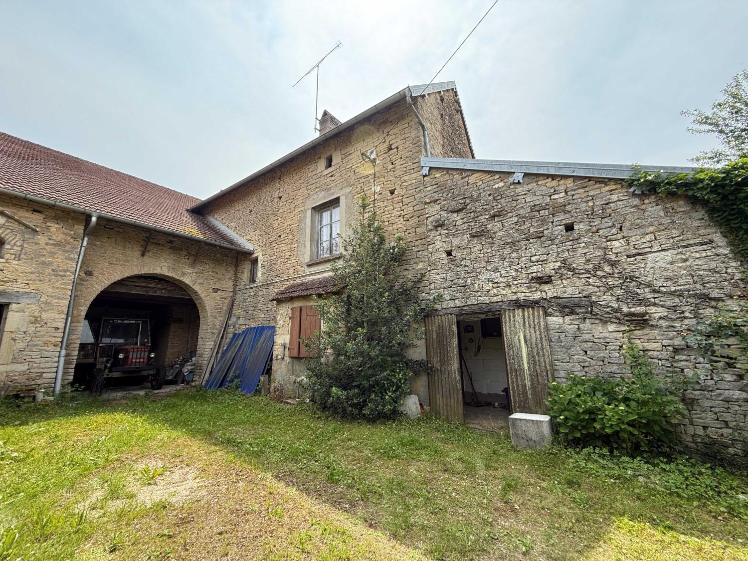  à vendre ferme de village Confracourt Haute-Saône 45