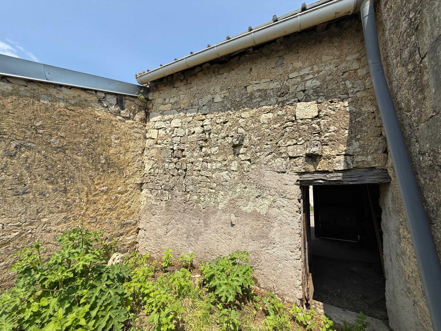  à vendre ferme de village Voisey Haute-Marne 38