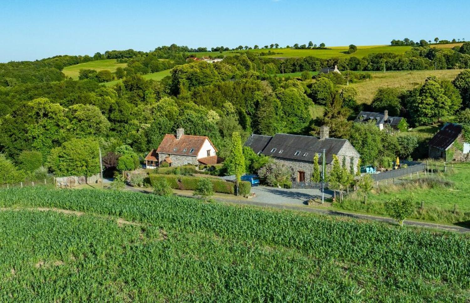  à vendre maison avec gîte Saint-Hilaire-du-Harcouët Manche 1