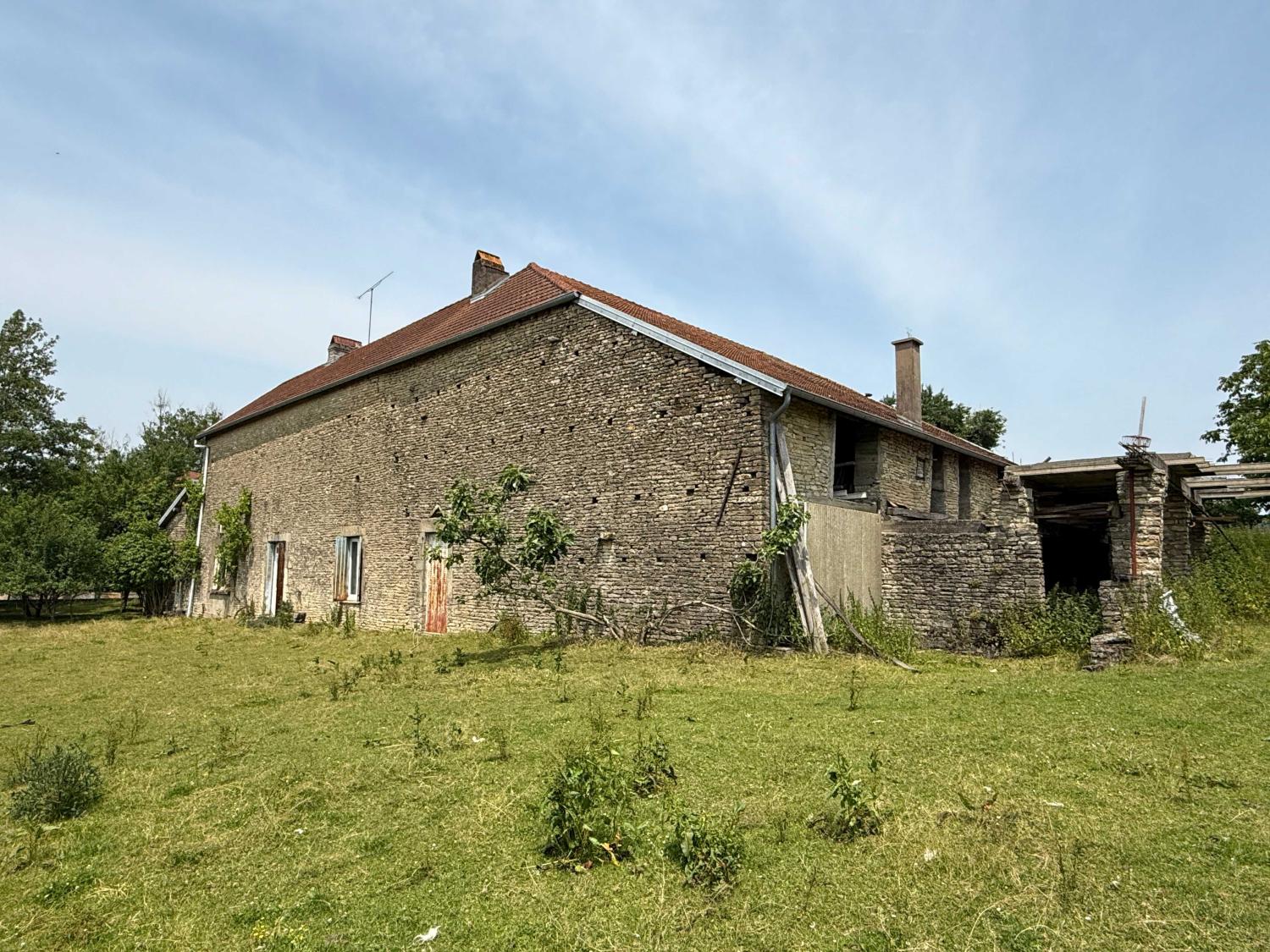  à vendre ferme de village Confracourt Haute-Saône 35