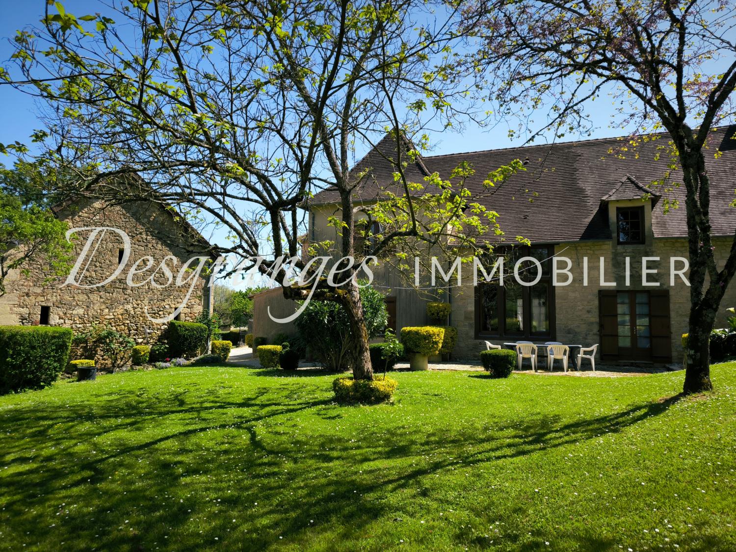 à vendre propriété Hautefort Dordogne 24