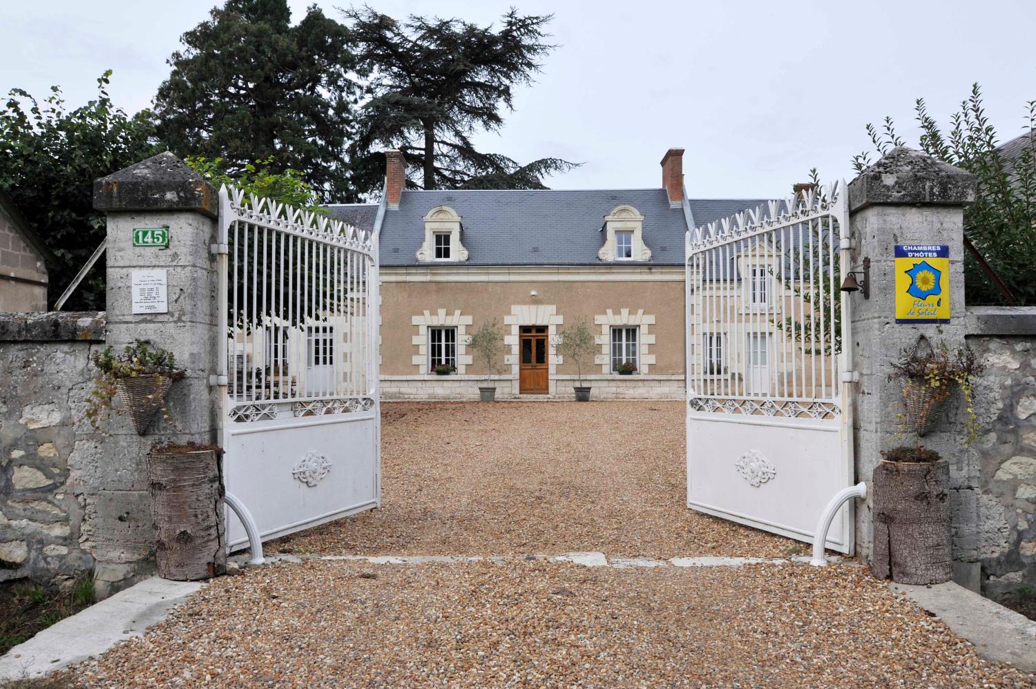  à vendre gîtes/ chambres d'hôtes Couddes Loir-et-Cher 2