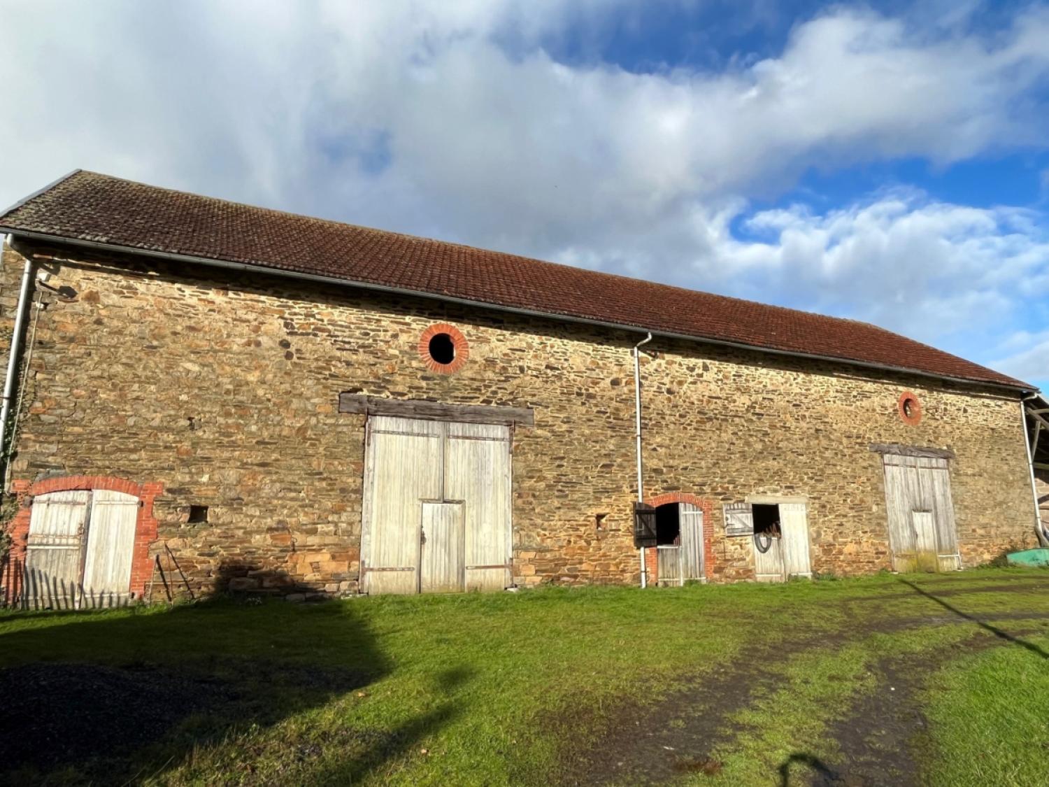 à vendre ferme Saint-Yrieix-la-Perche Haute-Vienne 2