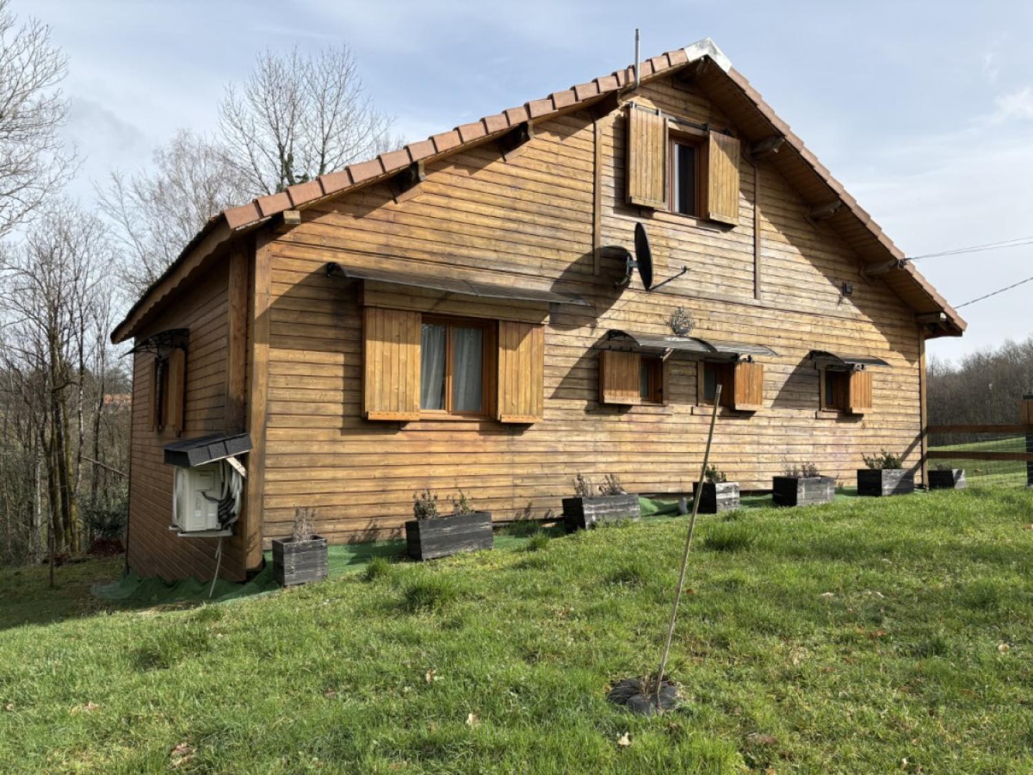  à vendre chalet Saint-Cyr-les-Champagnes Dordogne 2