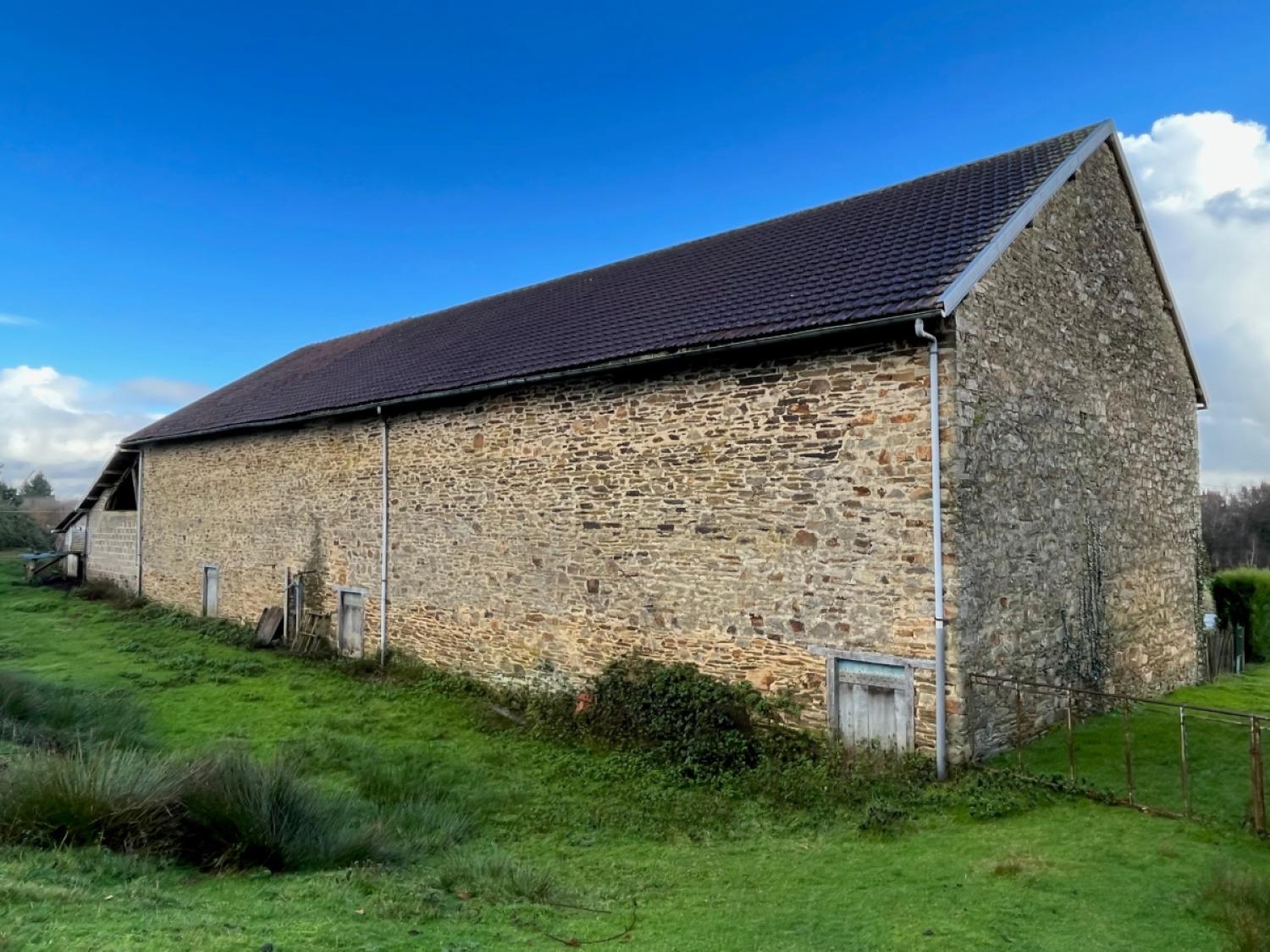 à vendre ferme Saint-Yrieix-la-Perche Haute-Vienne 17