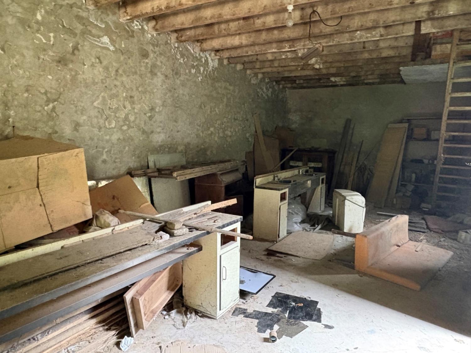 à vendre batiment Saint-Yrieix-la-Perche Haute-Vienne 18