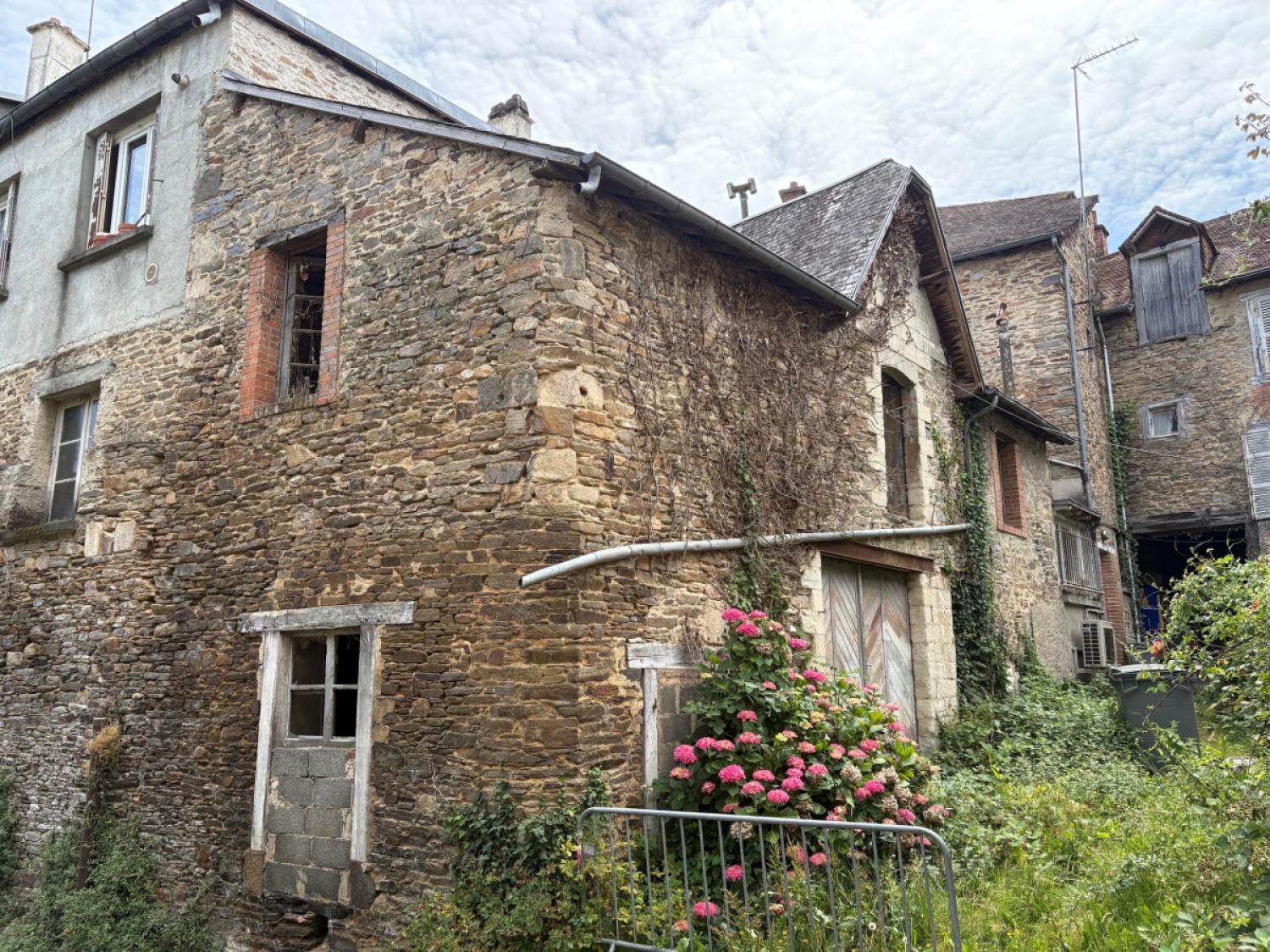 à vendre batiment Saint-Yrieix-la-Perche Haute-Vienne 16