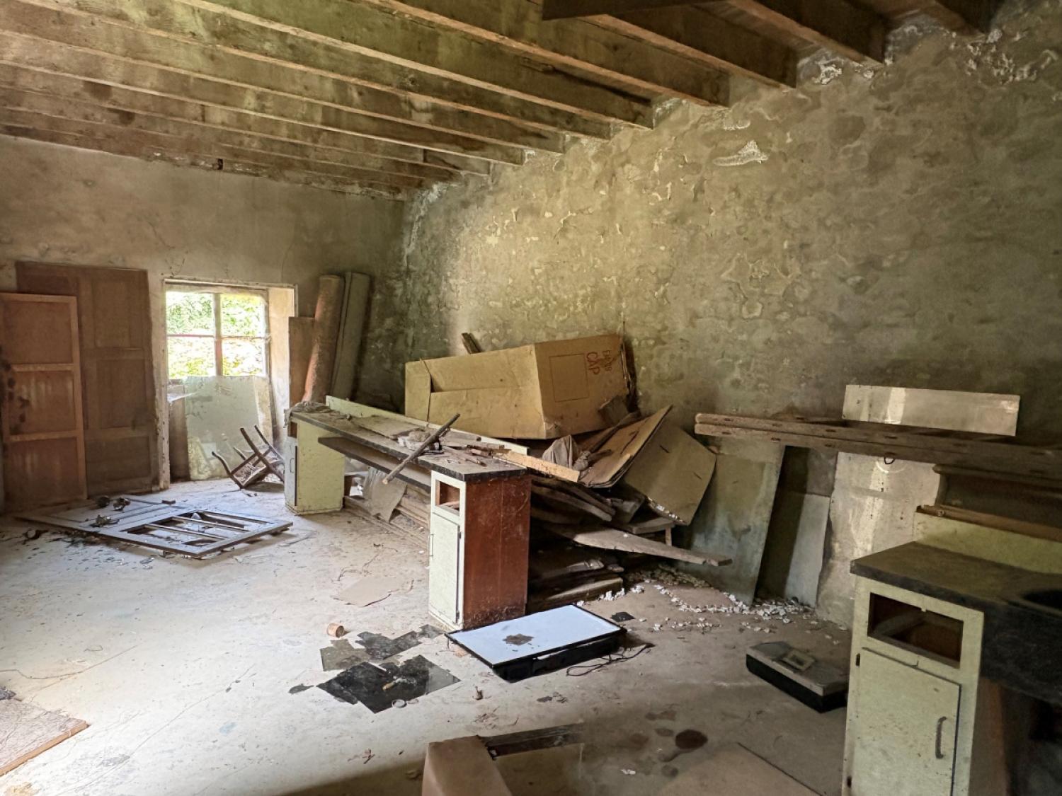à vendre batiment Saint-Yrieix-la-Perche Haute-Vienne 17