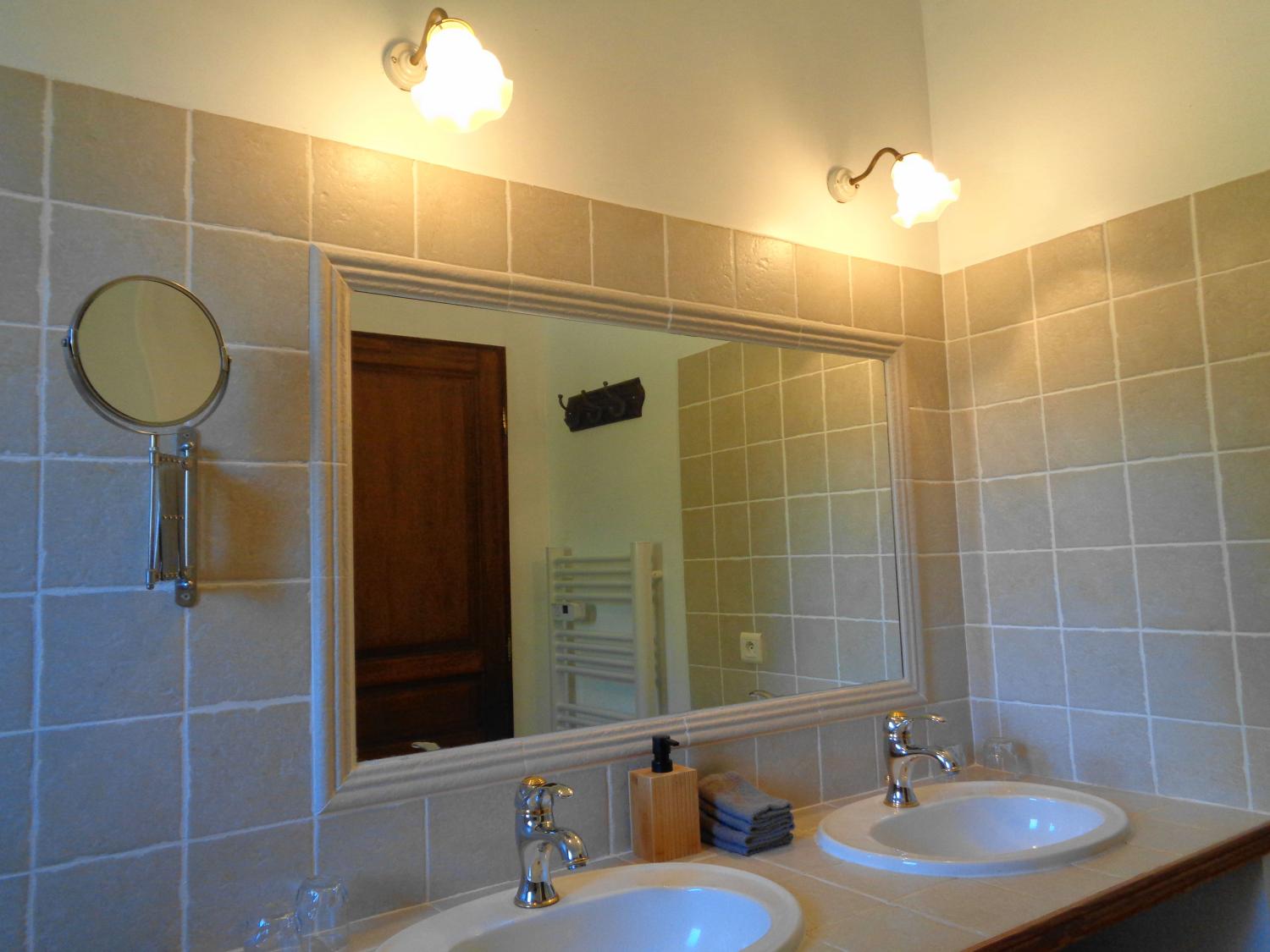  à vendre gîtes/ chambres d'hôtes Lacoste Vaucluse 12