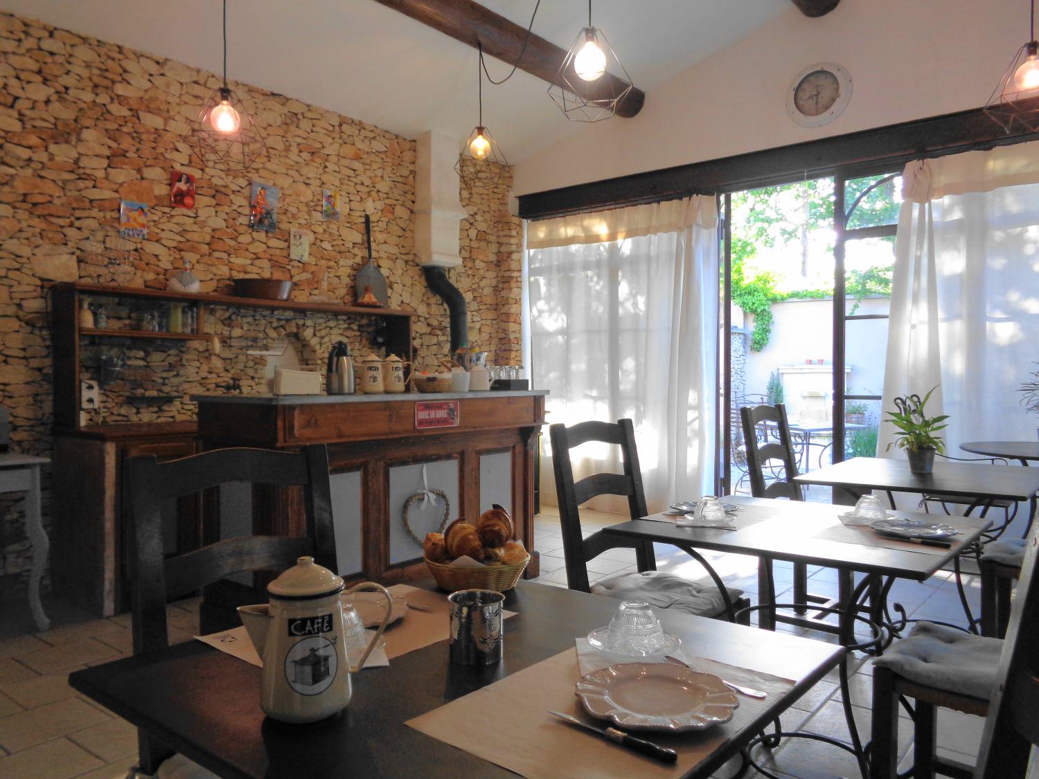 à vendre gîtes/ chambres d'hôtes Lacoste Vaucluse 13